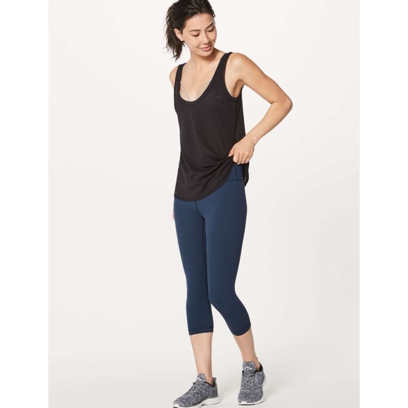 Lululemon Women’s Hint of Sheer Singlet Tank Top in Black (4/6) - Picture 4 of 6